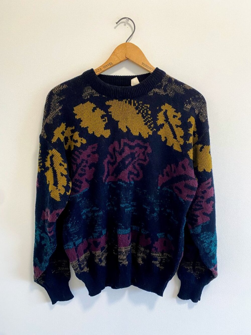 Vintage Crew Neck Leaf Pattern Colorwork Sweater / 90s